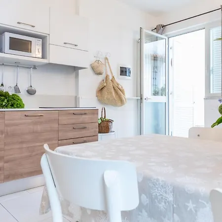 Pochi Passi Dal Mare Apartment San Bartolomeo Al Mare Exterior photo